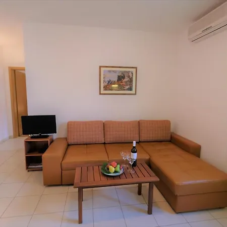 Apartments Coral, Klimno, Island Krk Exterior photo