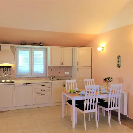 Apartments Coral, Klimno, Island Krk Exterior photo