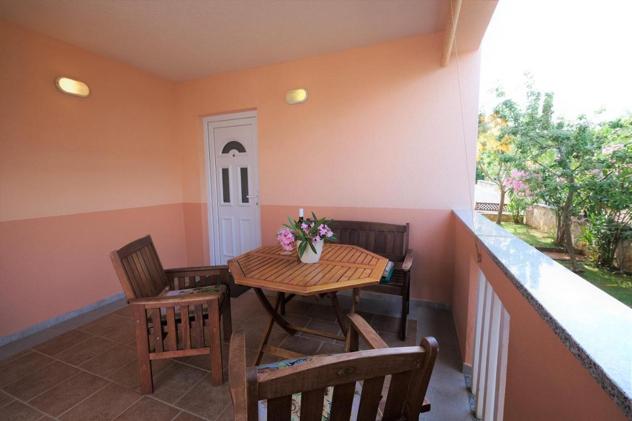 Coral Apartment
